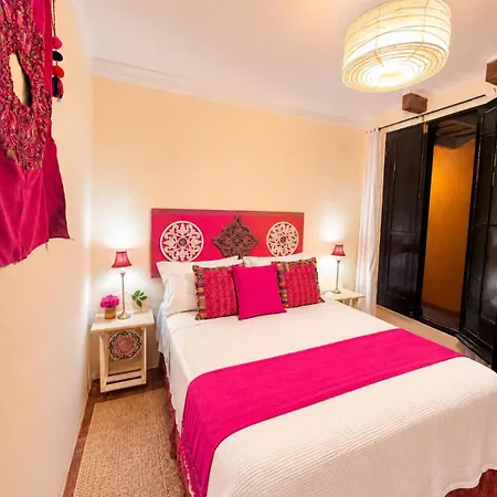 Yellow House Hostel B&B-2