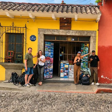 Yellow House Hostel B&B-3